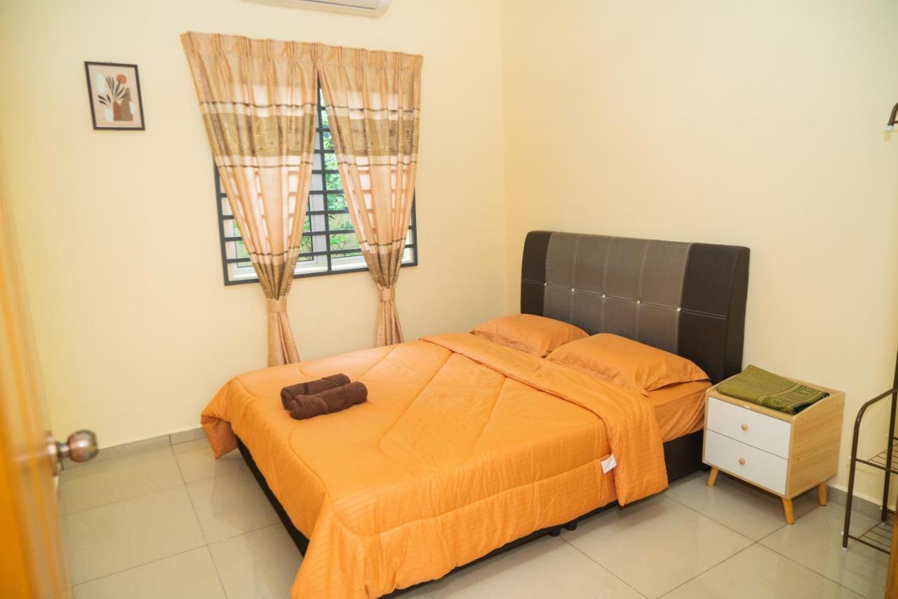 Adorable 3-Bedroom Home With Pool, Wi-Fi And Bbq Rembau Exterior foto