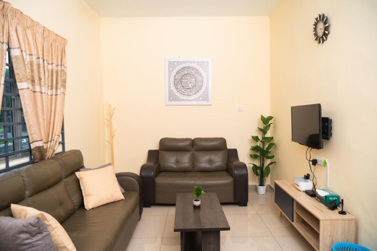 Adorable 3-Bedroom Home With Pool, Wi-Fi And Bbq Rembau Exterior foto