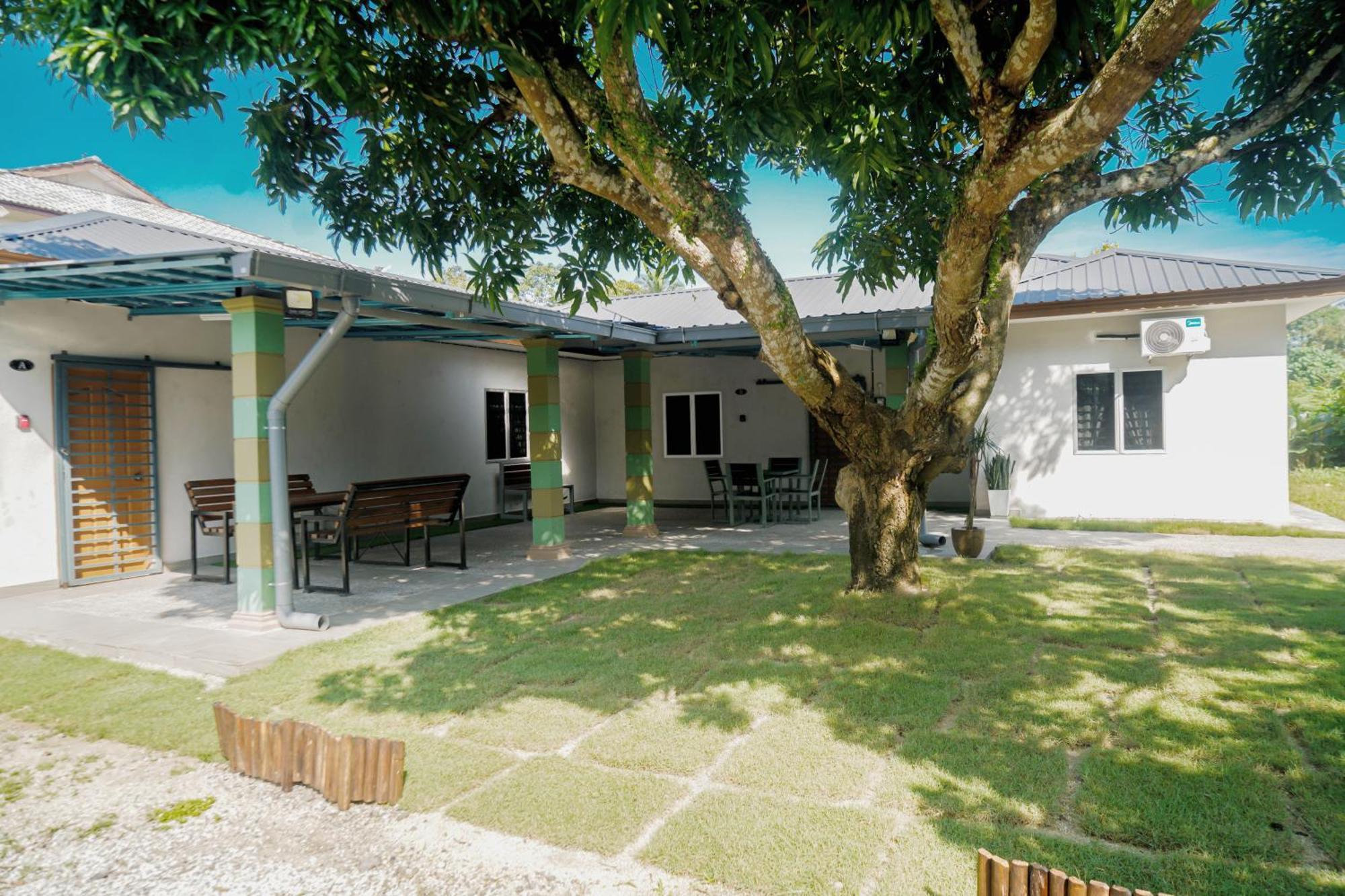 Adorable 3-Bedroom Home With Pool, Wi-Fi And Bbq Rembau Exterior foto